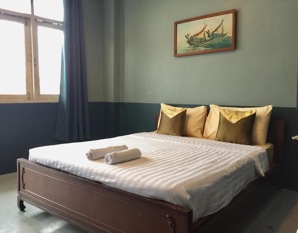 D House Hostel Банкок Екстериор снимка