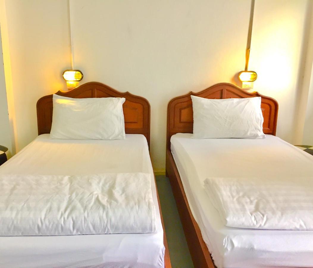 D House Hostel Банкок Екстериор снимка