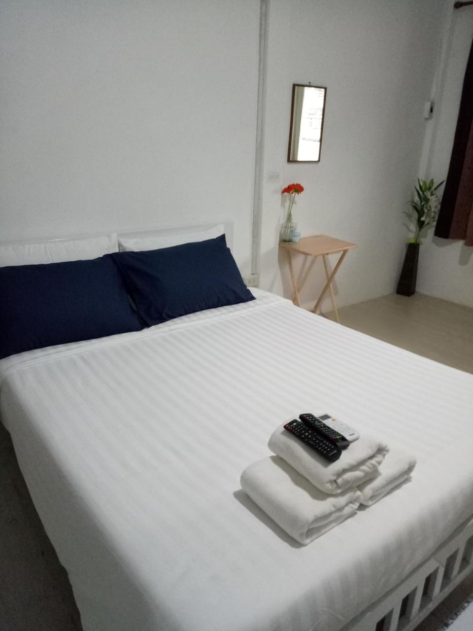D House Hostel Банкок Екстериор снимка