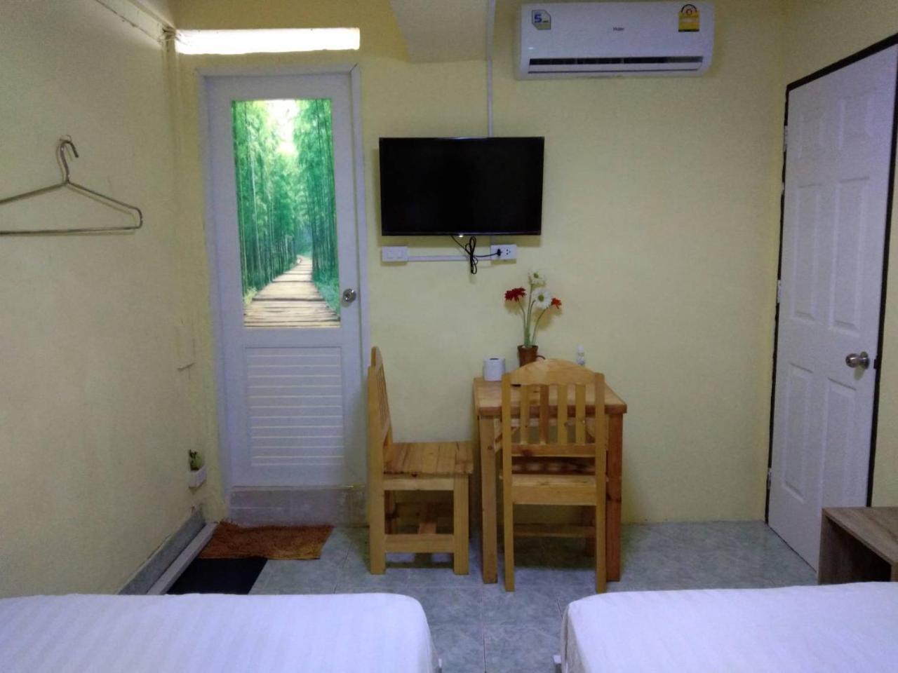 D House Hostel Банкок Екстериор снимка