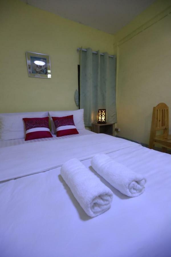 D House Hostel Банкок Екстериор снимка