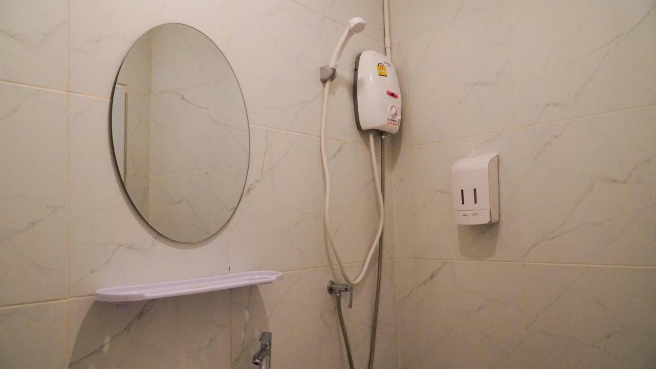 D House Hostel Банкок Екстериор снимка